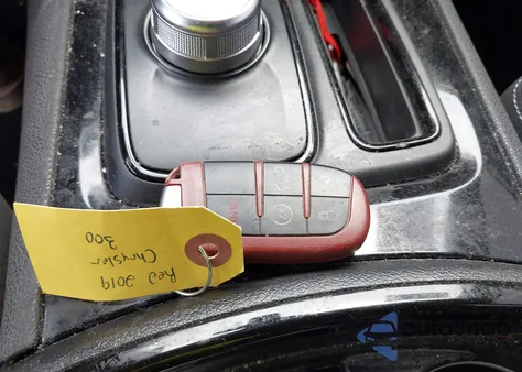 2019 Chrysler 300 300S из США, поврежденный, VIN 2C3CCABT7KH548503